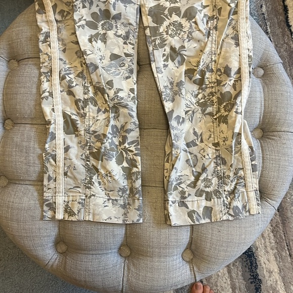 Anthropologie Hei Hei Wanderer Flower Camo Cargo pants - Picture 7 of 8